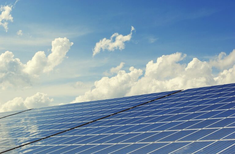 Panneau Solaire 400W : Tout ce que vous devez savoir sur cette Puissante Source d&rsquo;Énergie