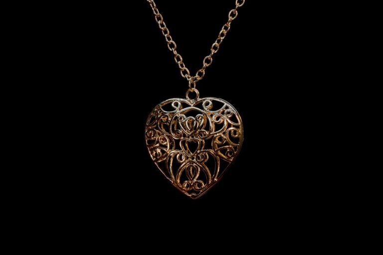 Quels critères privilégier pour offrir une médaille durable et symbolique ?